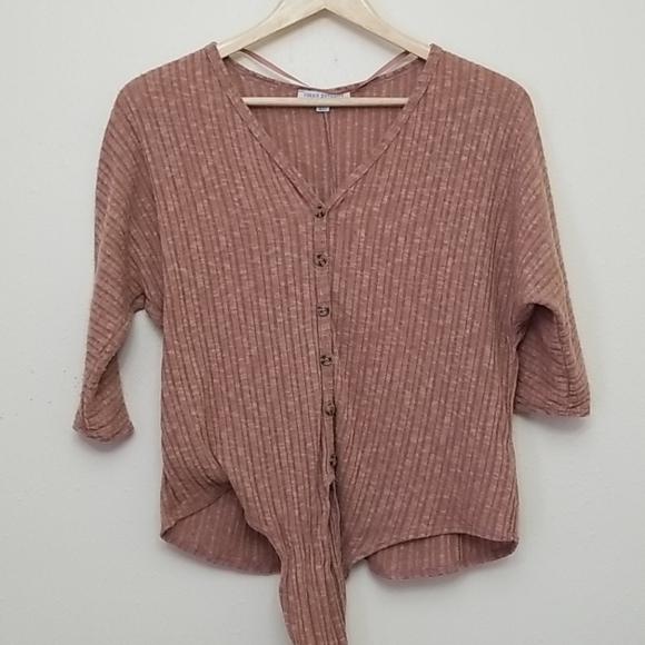 Green Envelope Tie Front 3/4 Sleeve Top - Picture 1 of 6